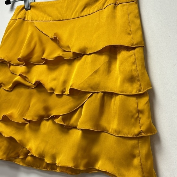 FOREVER 21 satin wave ruffle mini skirt size S/P - Picture 2 of 7